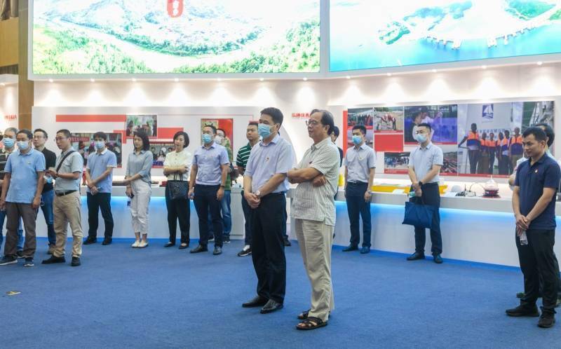 省科技厅办公室、资配处、农村处、星火办、档案馆党支部联合开展“追寻领袖足迹