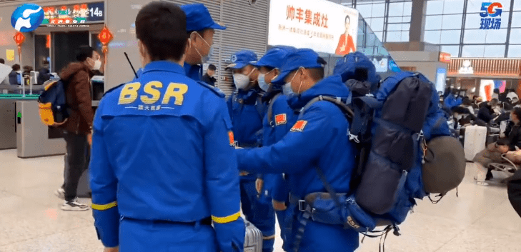 每天3分钟 尽览天下事(下雪了<strong></p>
<p>国王期货</strong>!郑州启动道路结冰Ⅳ级应急响应/这事千万不能干!郑州28人被刑拘/马航MH17坠机案调查工作暂停)