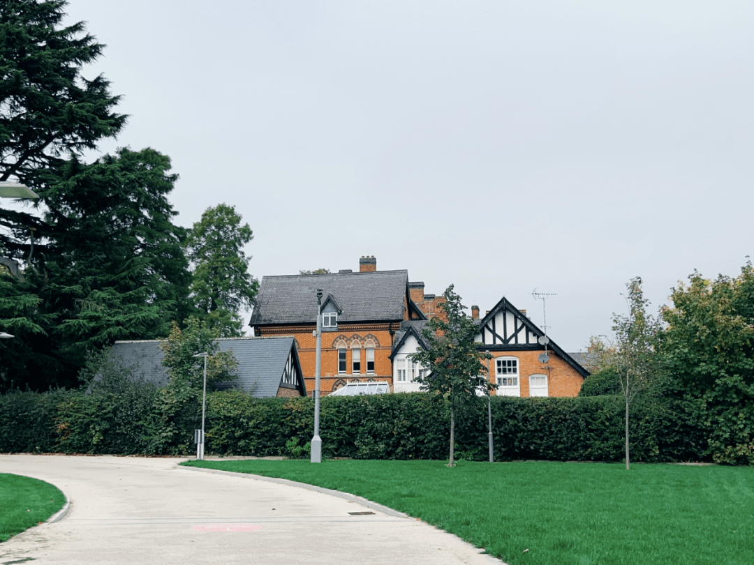 年均收费20万+人民币<strong></p>
<p>贵币网</strong>,录取率不足20%!英国私校贵在哪里?