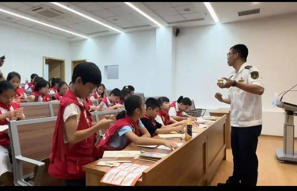 庆祝新中国成立75周年丨厦门航标处联合厦门市青少年宫举办青少年航海科普主题宣传教育活动