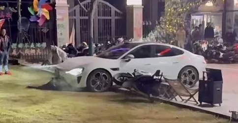 男子买新车后在群里炫耀被嘲<strong></p>
<p>货币走势图</strong>,持刀杀害一男子后开车撞向咖啡店?警方通报