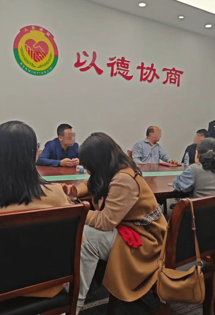 苏州知名艺术培训机构宣布破产<strong></p>
<p>900货币</strong>,老板下跪称“绝不跑路”,事发前安排活动消耗课时费