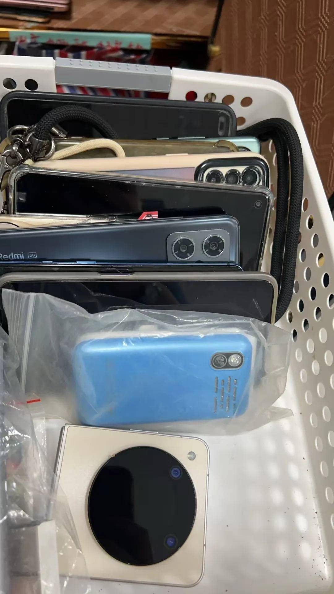 广州南站:900多台手机无人认领<strong></p>
<p>900货币</strong>!12306可查询