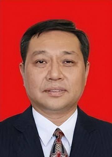 大学原党委书记<strong></p>
<p>双货币套利</strong>,任市委书记!