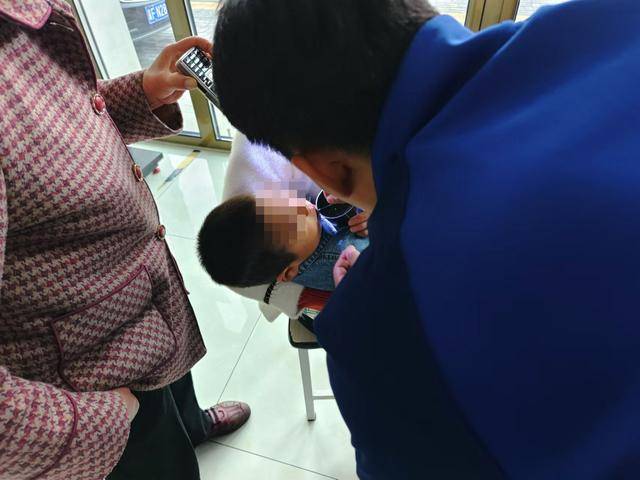 北京五岁男童把鱼钩放进嘴<strong></p>
<p>双货币套利</strong>,家长发现抱着孩子直奔消防站