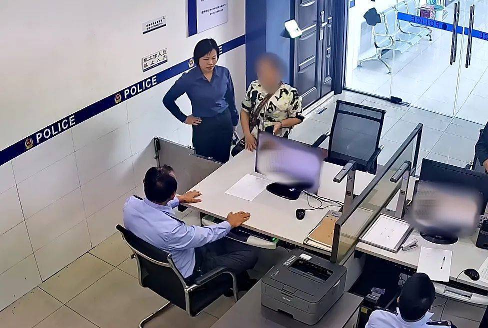 柳州女子到柳南万达买3万元黄金<strong></p>
<p>债券交易单位</strong>，不挑款不问价，店员吓到报警！