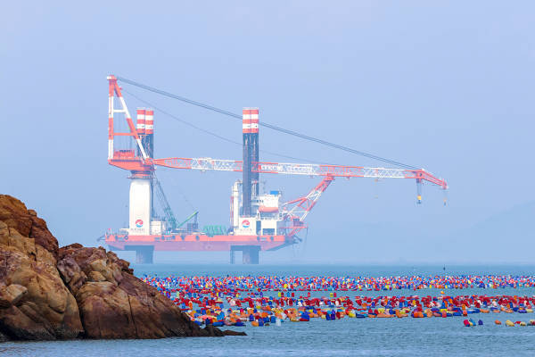 “某些国家话说得很满却不落实<strong></p>
<p>电子货币交易</strong>,中国正相反”