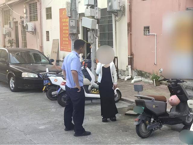 一女子肇事逃逸后仍去逛街<strong></p>
<p>币币钱包</strong>,被抓后竟称:是路人劝我走的