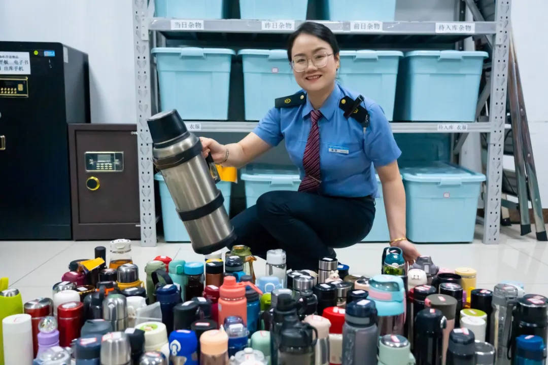 6天捡1000张身份证<strong></p>
<p>币币钱包</strong>!高铁站工作人员回应