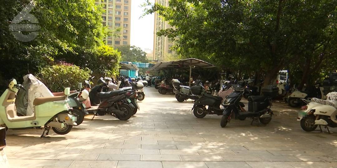 拒绝电动车乘电梯上楼<strong></p>
<p>币币钱包</strong>！昆明一小区阻车神器“上岗”