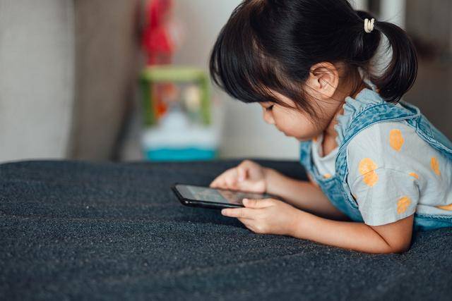 女儿回家唱起“一条大香蕉”<strong></p>
<p>软件配置</strong>,杭州爸爸有点上头:这样的同桌要不要换?