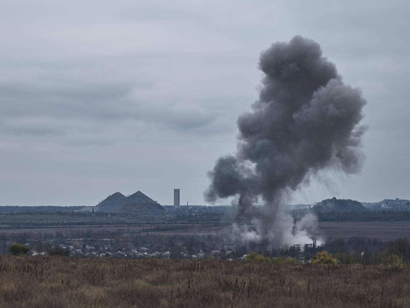 今冬将成俄乌冲突分水岭? 特朗普胜选后俄乌加速“抢地盘”<strong></p>
<p>换算货币</strong>,东线一天内107起冲突