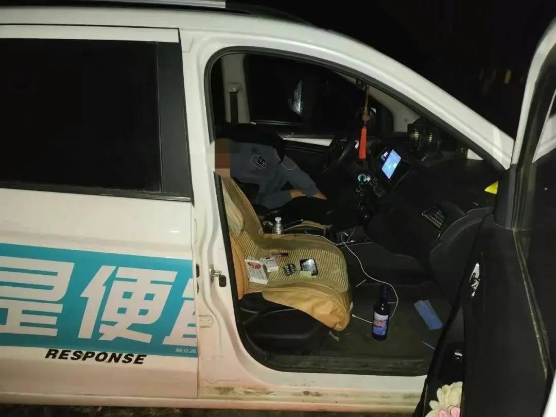 男子一时想不开<strong></p>
<p>货币直接交易</strong>，服下头孢配白酒！40分钟后……