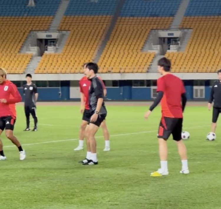 日本记者:日本足球成功离不开特鲁西埃 19号比赛对中国队很困难