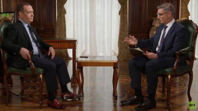 梅德韦杰夫：在格鲁吉亚<strong></p>
<p>债券交易流程</strong>，一场“颜色革命”正试图发生