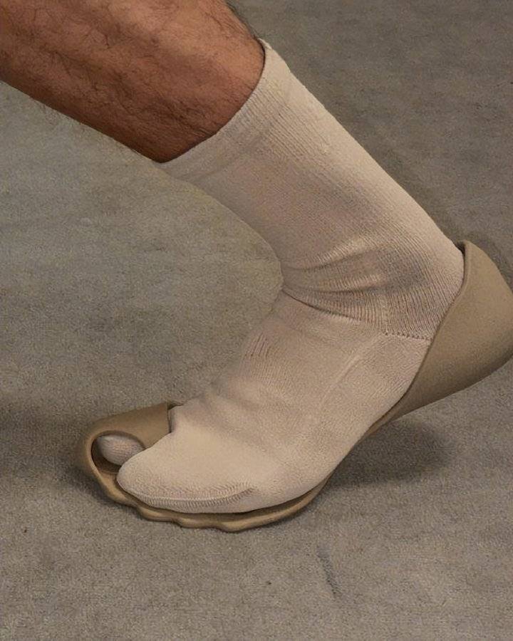 巴黎世家这鞋要卖1万多<strong></p>
<p>币交易软件</strong>?网友看傻:确定不是鞋垫?