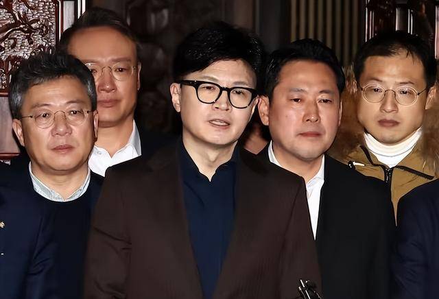 执政党捏着鼻子要“保尹”<strong></p>
<p>币交易软件</strong>,尹锡悦的总统宝座,将由8个人决定