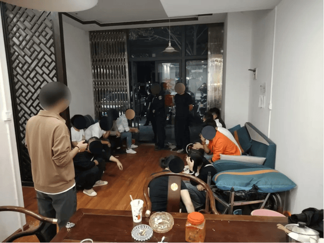 昆明警方披露：多人聚集<strong></p>
<p>新货币</strong>，竟然在干这件事，被“一锅端”！现场曝光……