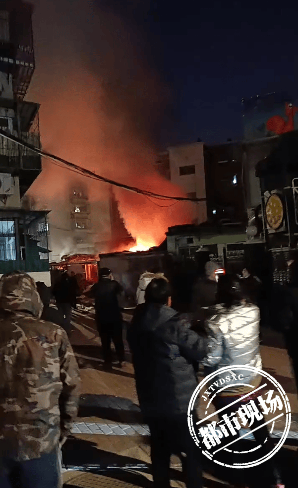 “我家楼都动了”<strong></p>
<p>币币账户</strong>,天津一小区突发火灾,当地消防深夜通报