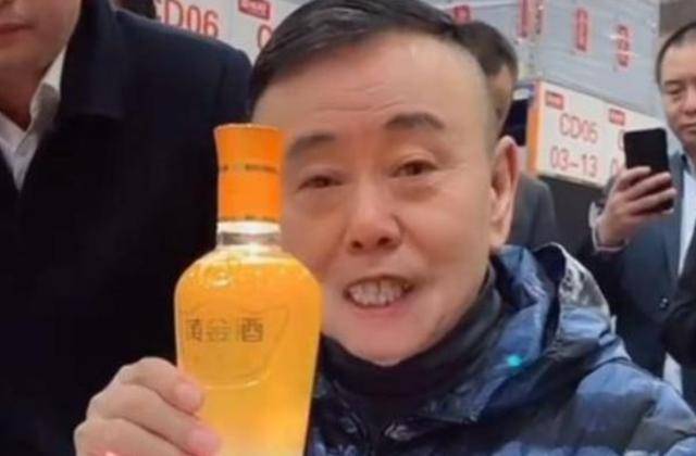 潘长江:我钱花一辈子也花不完<strong></p>
<p>刷软件下载量</strong>,如今67岁却越活越“糊涂”了