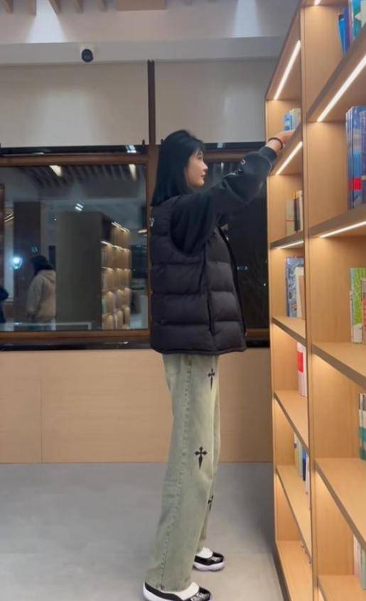 女孩身高2米26貌美如花<strong></p>
<p>货币定价</strong>，妈妈天天发愁：白长这么漂亮，没人敢追