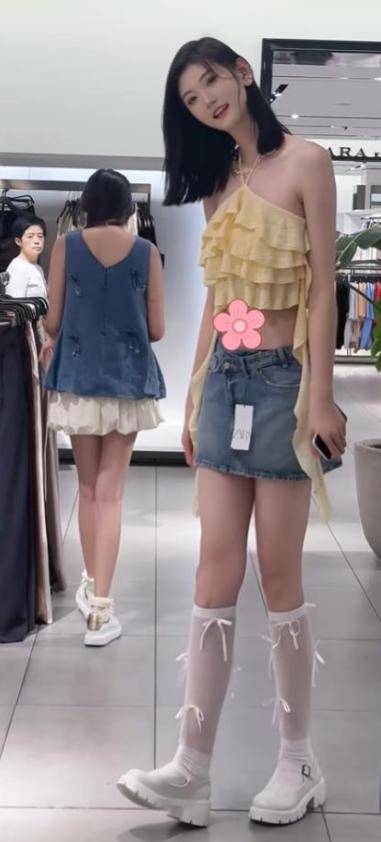 女孩身高2米26貌美如花<strong></p>
<p>货币定价</strong>，妈妈天天发愁：白长这么漂亮，没人敢追