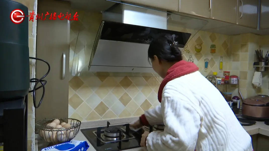 恶心坏了！贵阳一女子家中被扔进一颗“炸弹”<strong></p>
<p>币交易网</strong>，残羹剩饭炸开花