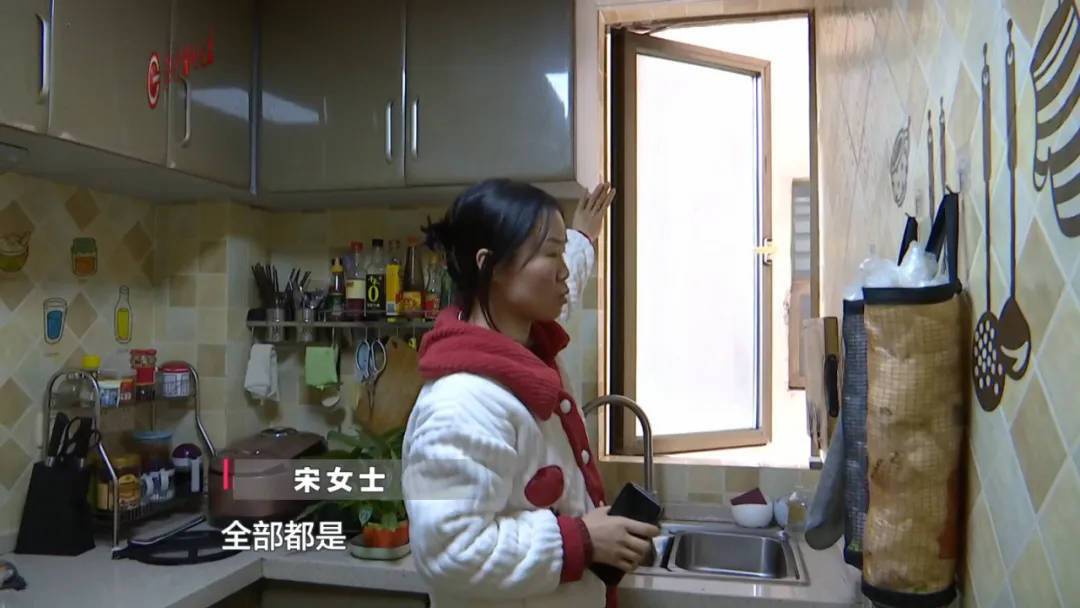 恶心坏了！贵阳一女子家中被扔进一颗“炸弹”<strong></p>
<p>币交易网</strong>，残羹剩饭炸开花