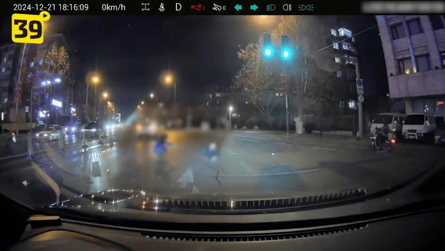 夜晚，大连街头！男子突然发现路上有个“塑料袋”，仔细看竟然是个人……