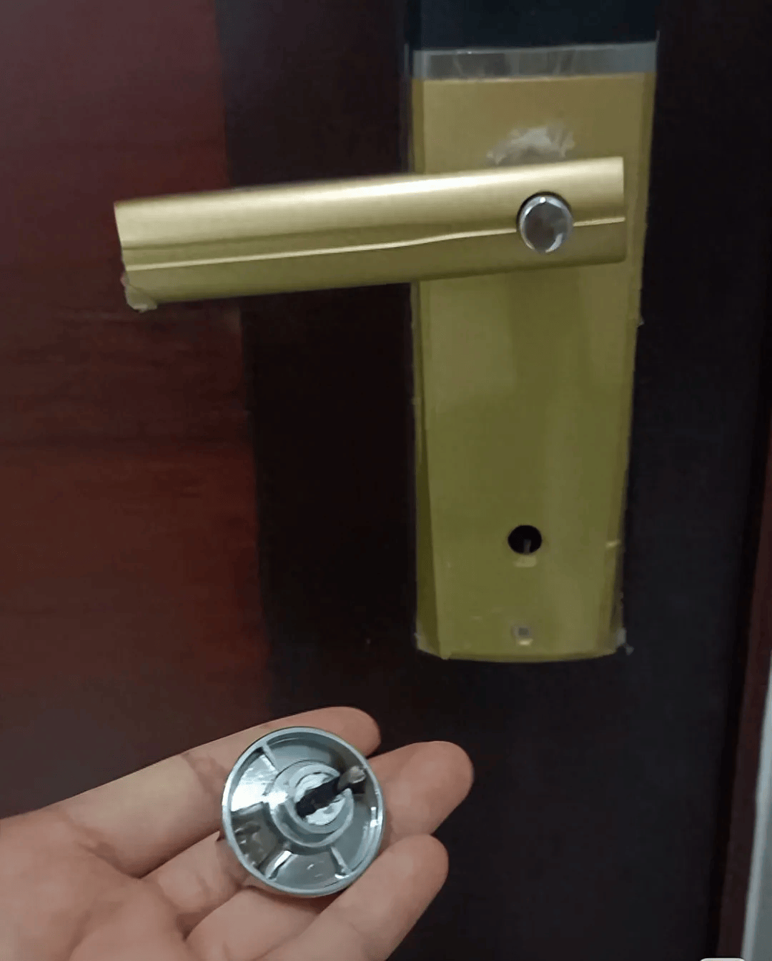 云南3名女生因门锁损坏被困民宿<strong></p>
<p>免费交易网</strong>,错过考研最后一科!最新回应