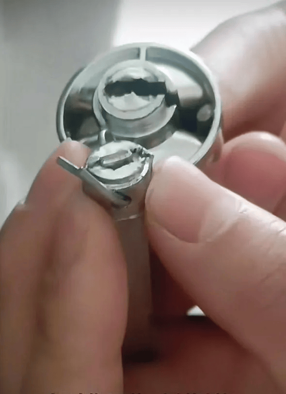 云南3名女生因门锁损坏被困民宿<strong></p>
<p>免费交易网</strong>,错过考研最后一科!最新回应