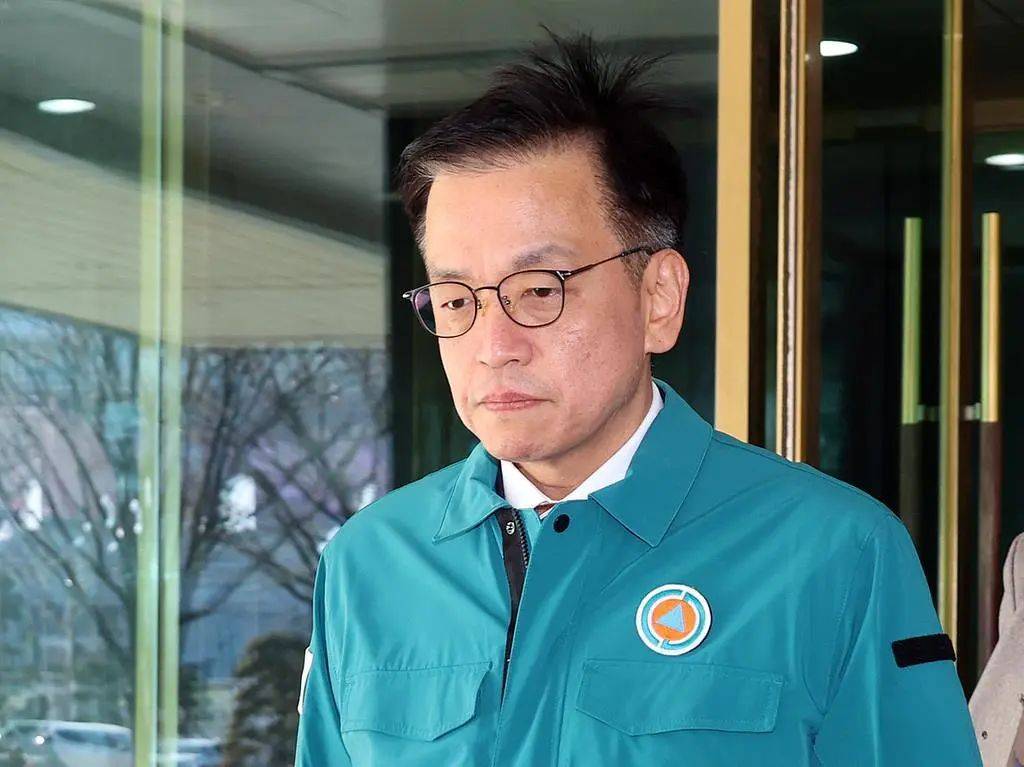 最新消息:黑匣子部分受损!179人遇难<strong></p>
<p>eth币网</strong>,有人一家9口都在机上,济州航空CEO鞠躬道歉!航司:事发前已投保10亿美元责任保险赔偿