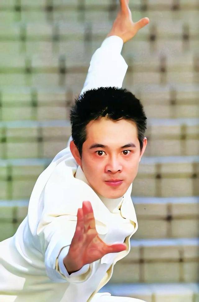 李连杰:后事一切从简<strong></p>
<p>有币网</strong>，不用立碑也不用办丧事，树葬海葬都可以