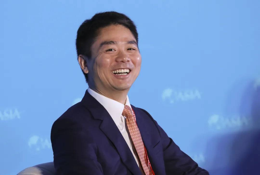 多位老师回应“刘强东发10万现金”<strong></p>
<p>货币特征</strong>，师生旧合照曝光