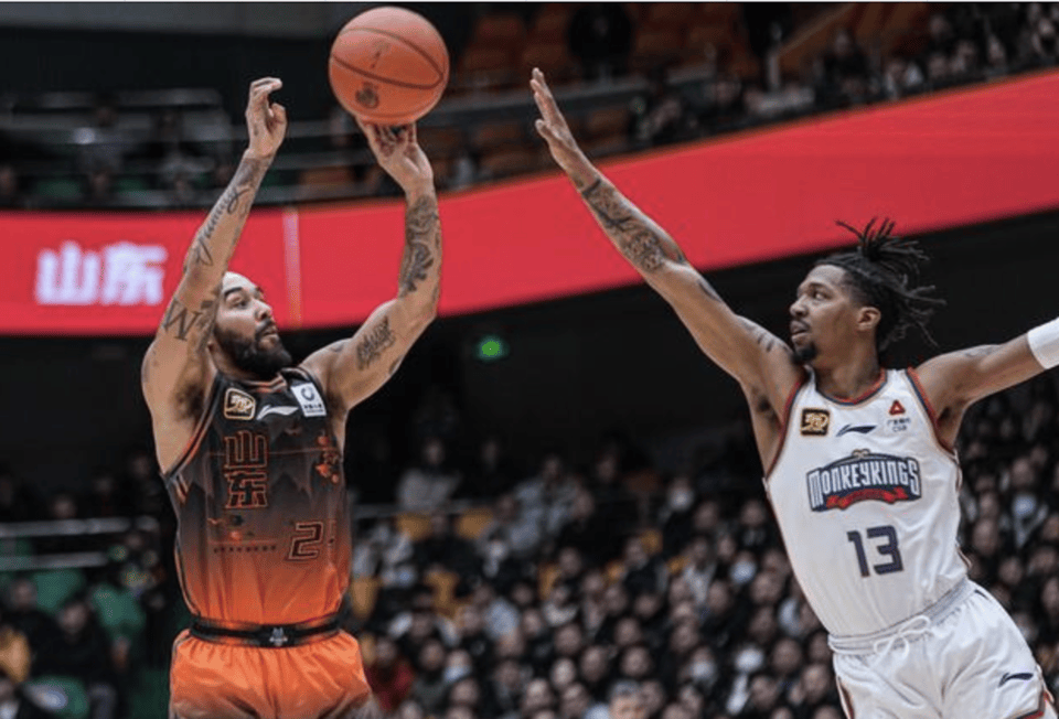 摩尔:感谢邱导信任<strong></p>
<p>货币计算</strong>,赛前举办仪式很感动