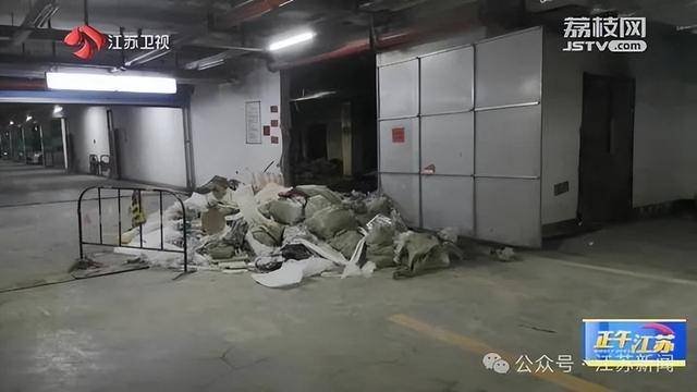 突发!江苏一小区地下车库起火<strong></p>
<p>货币计算</strong>,里面堆满了,居民:失火前已多次举报