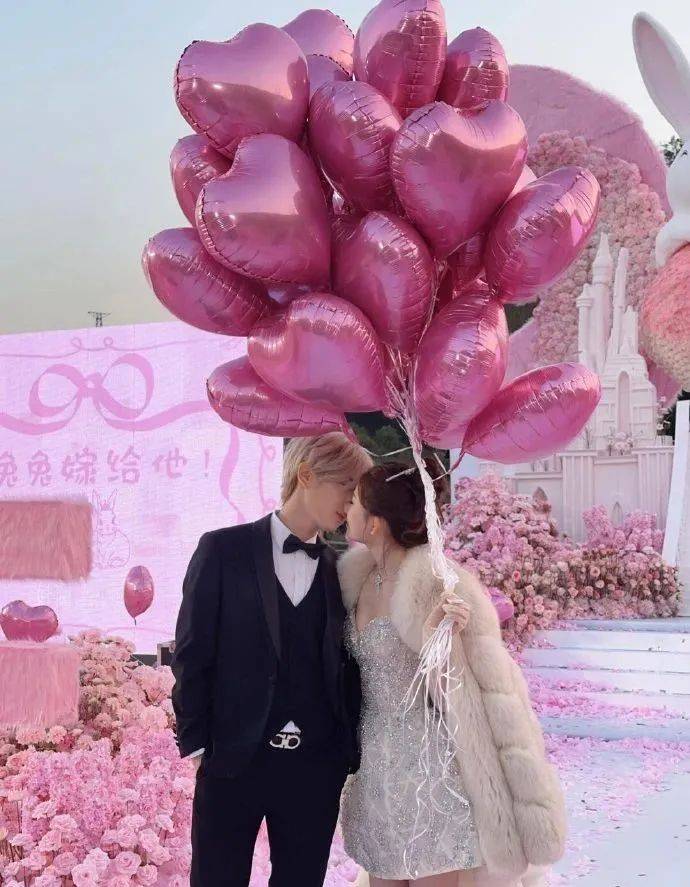 热搜第一<strong></p>
<p>货币通汇</strong>！鹿哈在湖南向女友求婚成功