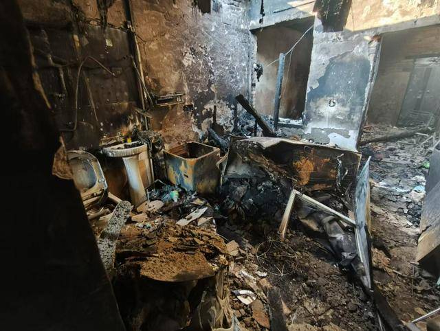 离谱!北京一女子电热毯起火后换房接着睡<strong></p>
<p>币付</strong>,烧毁一排房屋……