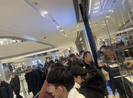 金价突破860元/克<strong></p>
<p>币币</strong>,有人跨城买:排了好长的队,下手晚了就抢光