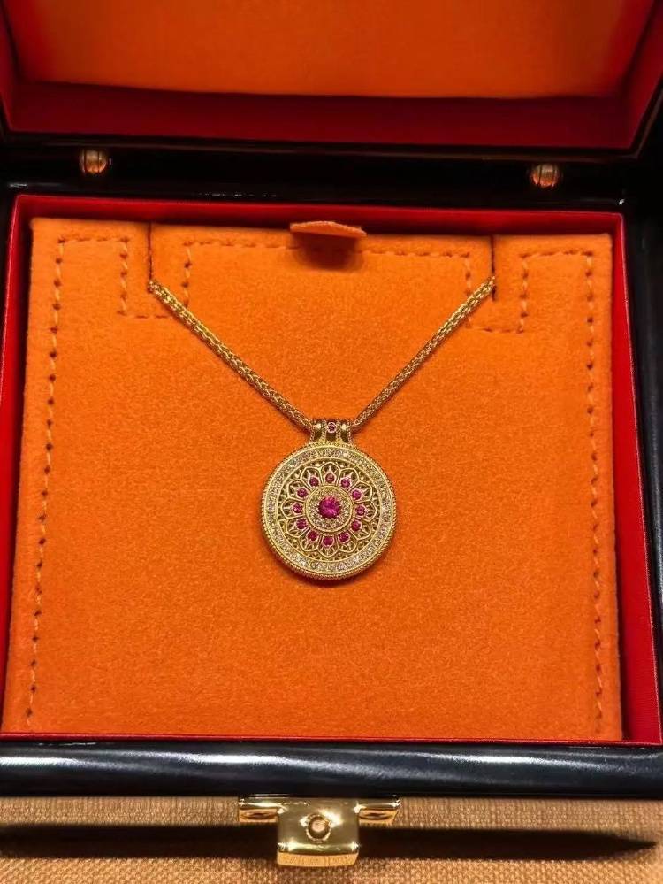 金价突破860元/克<strong></p>
<p>币币</strong>,有人跨城买:排了好长的队,下手晚了就抢光