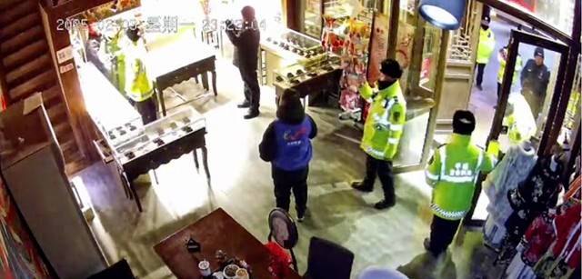 大同回应“撬锁开灯”：执行有问题<strong></p>
<p>币币</strong>，亮灯系倡议而非强制