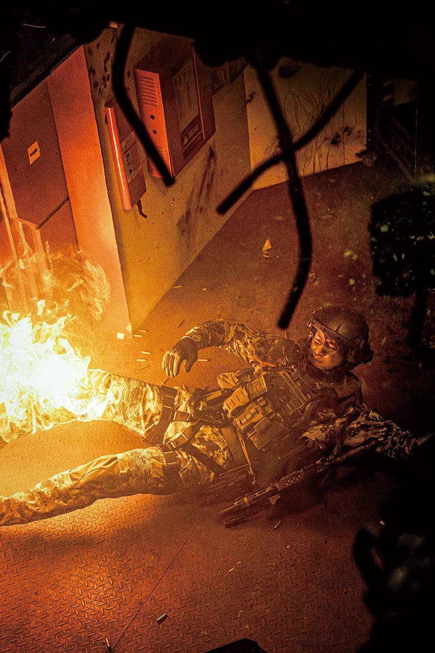 电影《蛟龙行动》:<strong></p>
<p>币币</strong>我们也要有一部自己的潜艇电影