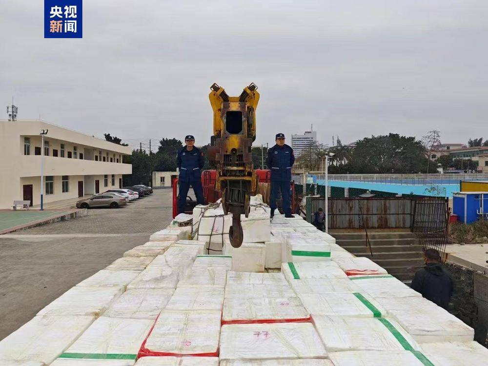 共计4.13吨<strong></p>
<p>p币</strong>!广西北海海警查获一起涉嫌走私水果案