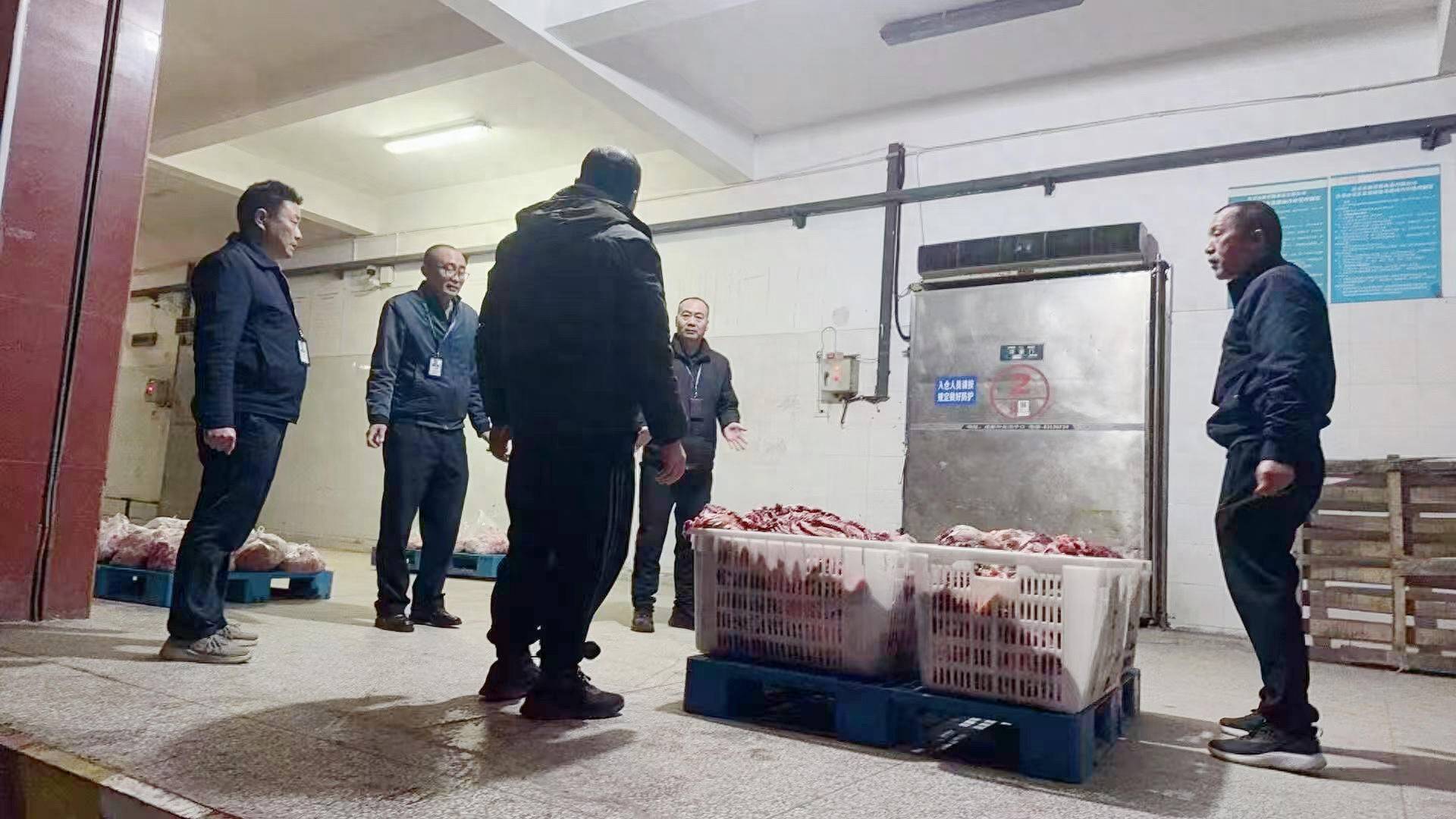 给活牛插管注水每头增重80斤！四川荣县警方破获一起售卖注水牛肉案<strong></p>
<p>场内货币etf</strong>，5人被抓