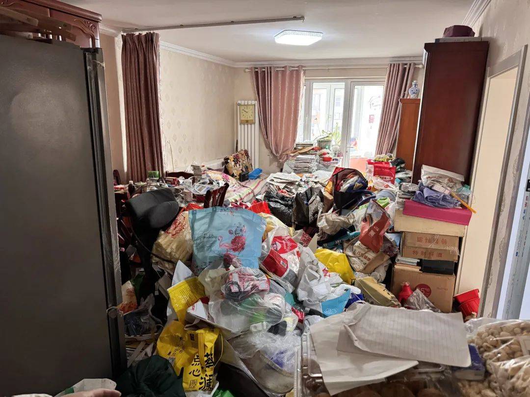 退休金超9000<strong></p>
<p>网络交易的影响</strong>,91岁老人家中却“垃圾成山”!原因心酸