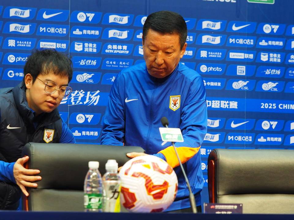 中超|山东泰山与大连英博赛前发布会<strong></p>
<p>网络交易的影响</strong>,崔康熙感冒痊愈现身会场