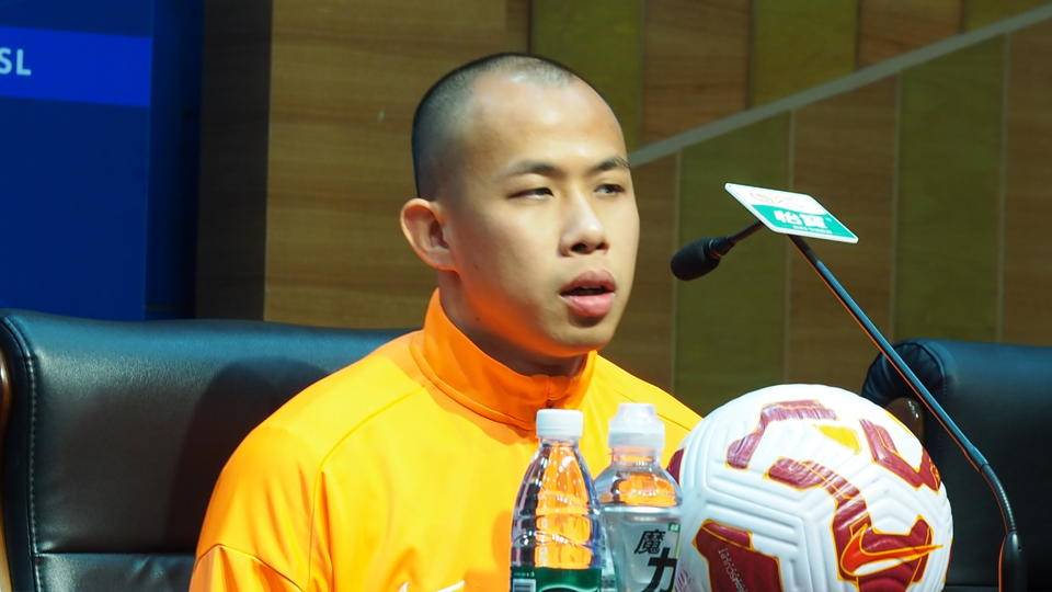 中超|山东泰山与大连英博赛前发布会<strong></p>
<p>网络交易的影响</strong>,崔康熙感冒痊愈现身会场