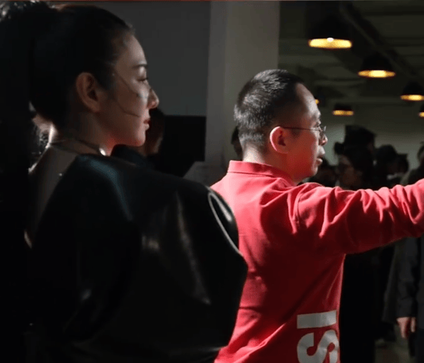 周鸿祎回应参演的短剧辣眼睛：黄奕诱惑<strong></p>
<p>货币掉期交易</strong>我的剧情是DeepSeek设计的