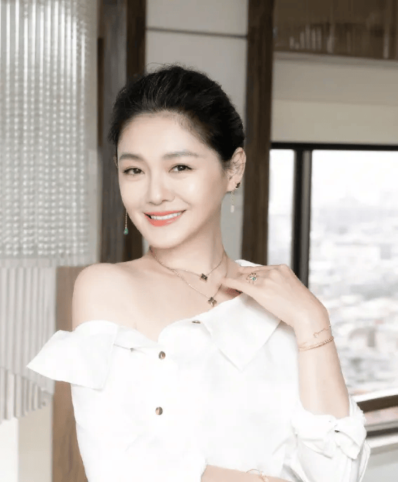 大S确定将被塔葬<strong></p>
<p>多货币套利</strong>！与邓丽君相邻