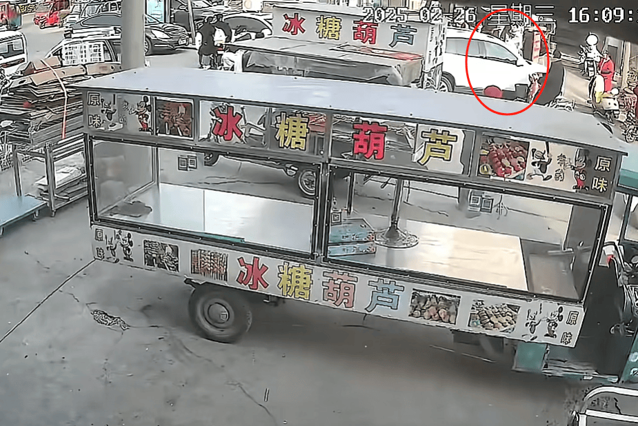 山东一单亲妈妈直播间阻止网友辱骂“唐宝”少年遭上门殴打<strong></p>
<p>叠加软件</strong>,警方:已受理案件,正调查